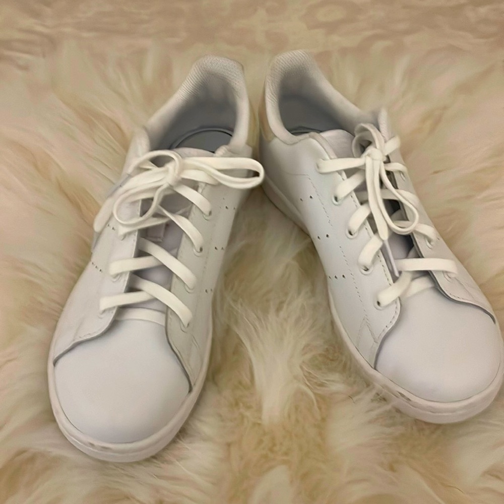 adidas Stan Smith, girls shoes. Only worn a couple of times in great condition.